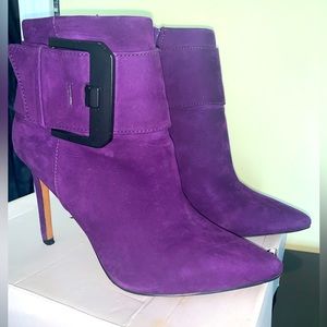 Purple Aldo suede ankle boot. Size 8 💜